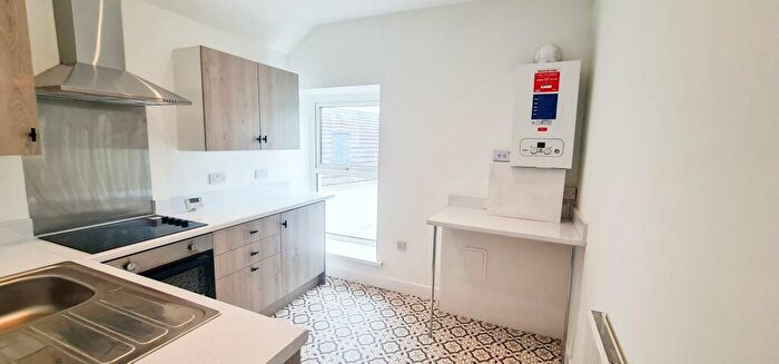 2 Bedroom Flat To Rent In Pontardulais Road, Gorseinon, Swansea, SA4