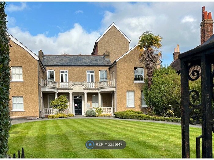 2 Bedroom Flat To Rent In Wood Street St Martha's Court, High Barnet, EN5