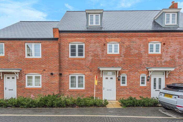 4 Bedroom Terraced House To Rent In Wetherby Road, Bicester, OX26