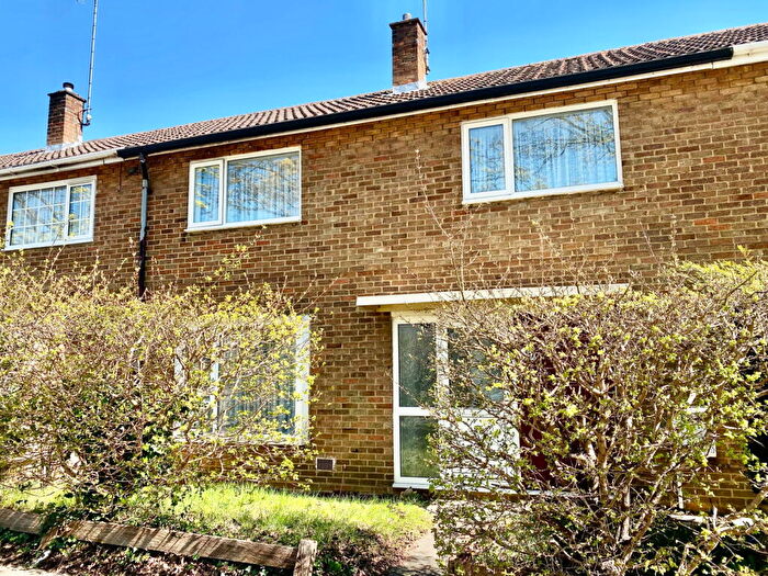 3 Bedroom Terraced House For Sale In Oaks Cross, Stevenage, SG2