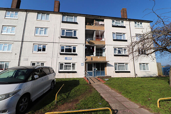3 Bedroom Apartment To Rent In Winchfield Close, Southampton, SO19