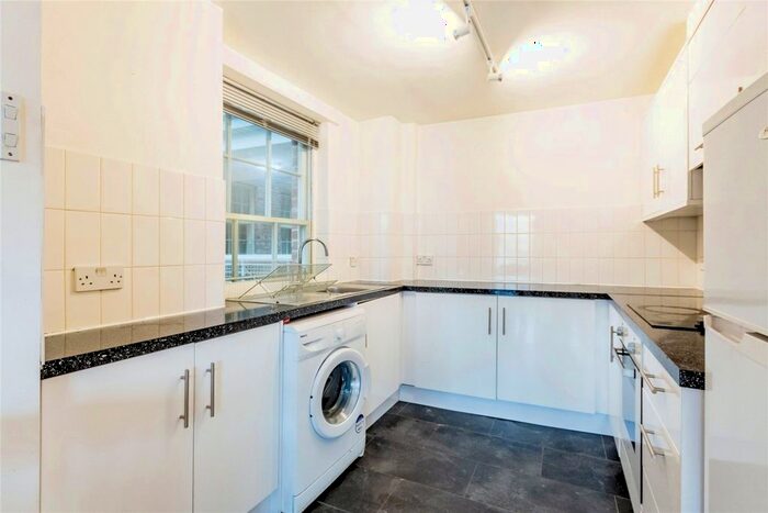 2 Bedroom Flat To Rent In Kings Court, Nottingham, NG1