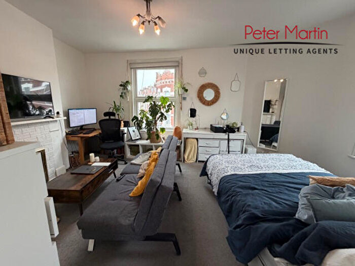 Flat To Rent In Willesden Lane, Kilburn, NW6