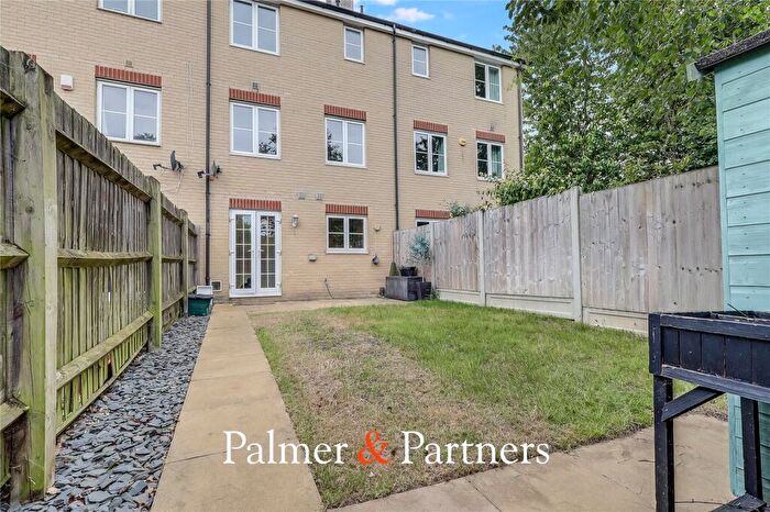 4 Bedroom House For Sale In Burghley Way, Chelmsford, Essex, CM2