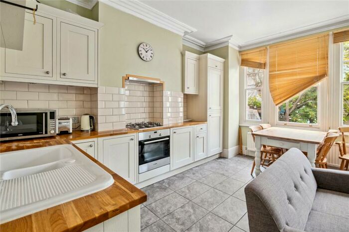 2 Bedroom Apartment To Rent In Shakespeare Road, London, SE24