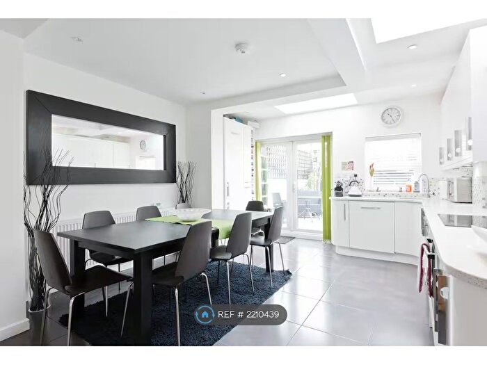 3 Bedroom End Terrace House To Rent In Lower Mortlake Road, Richmond, TW9