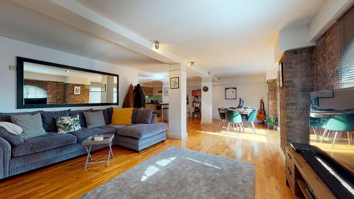 2 Bedroom Flat To Rent In St. Georges Wharf, Shad Thames, London, SE1