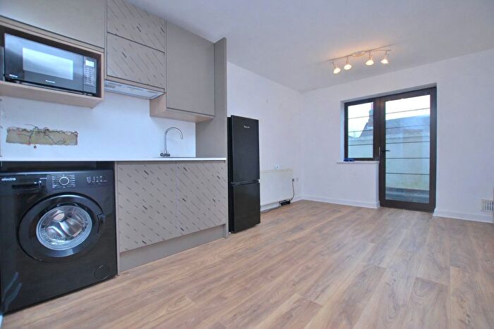 1 Bedroom Flat To Rent In Epsom Road, Guildford, Surrey, GU1