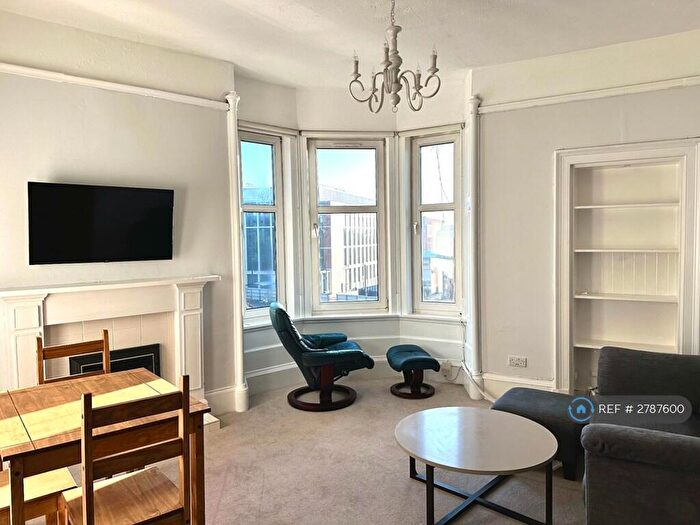 2 Bedroom Flat To Rent In Lawrence Street, Glasgow, G11