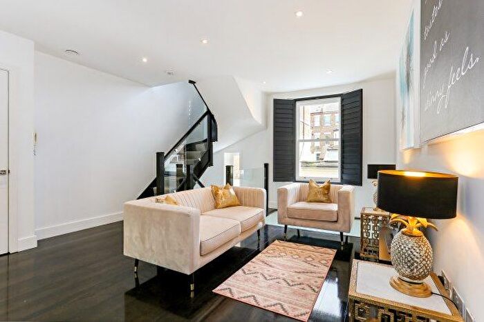 4 Bedroom End Of Terrace House To Rent In Cathnor Road, London, W12