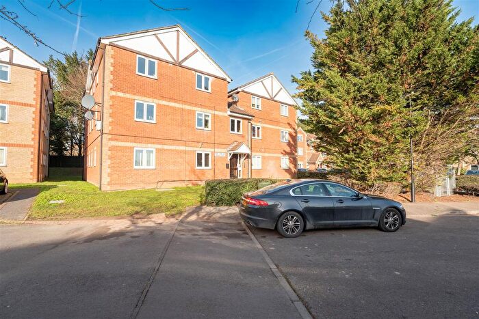 2 Bedroom Flat To Rent In Maplin Park, Slough, SL3