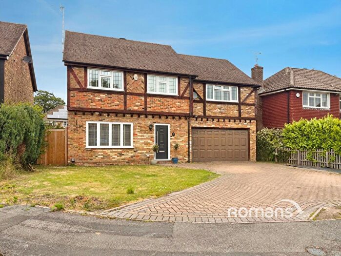 5 Bedroom Detached House For Sale In Exeter Gardens, Yateley, Hampshire, GU46
