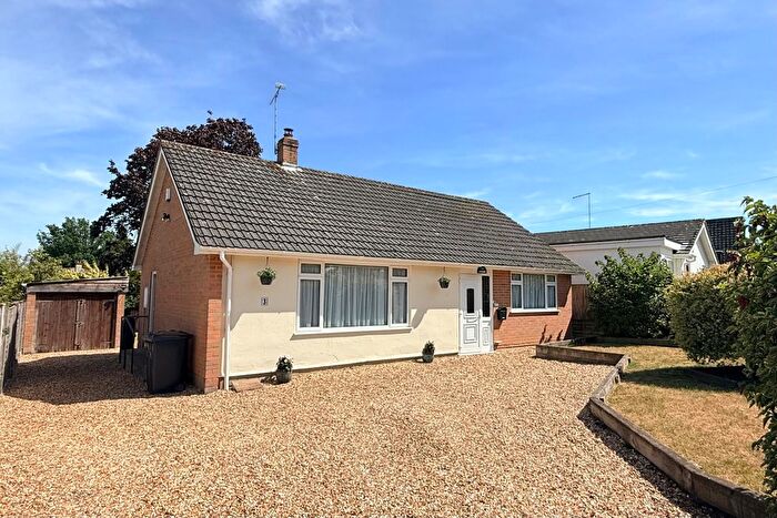 3 Bedroom Bungalow For Sale In Lake Road, Verwood, BH31