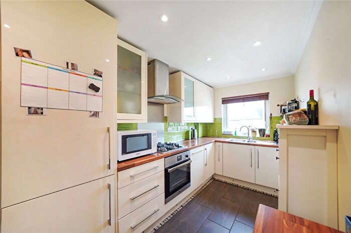 1 Bedroom Flat For Sale In Linden Walk, London, N19