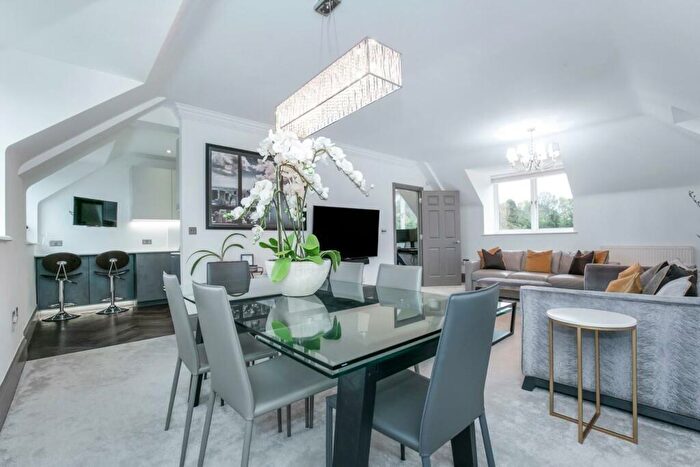 2 Bedroom Apartment To Rent In Games Road, Cockfosters, EN4