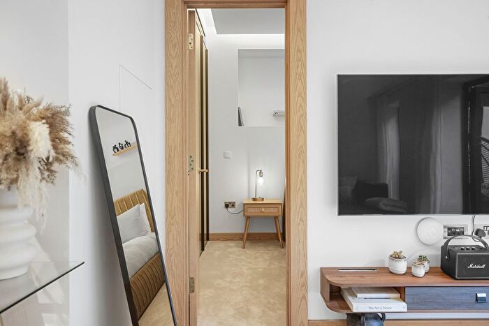 1 Bedroom Flat For Sale In Baker Street, London, W1U