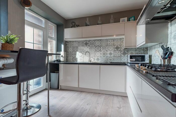 3 Bedroom Flat To Rent In Eskdale Mansions, Eskdale Terrace, Newcastle Upon Tyne, NE2