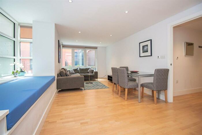 1 Bedroom Apartment To Rent In High Timber Street, St Pauls, EC4V