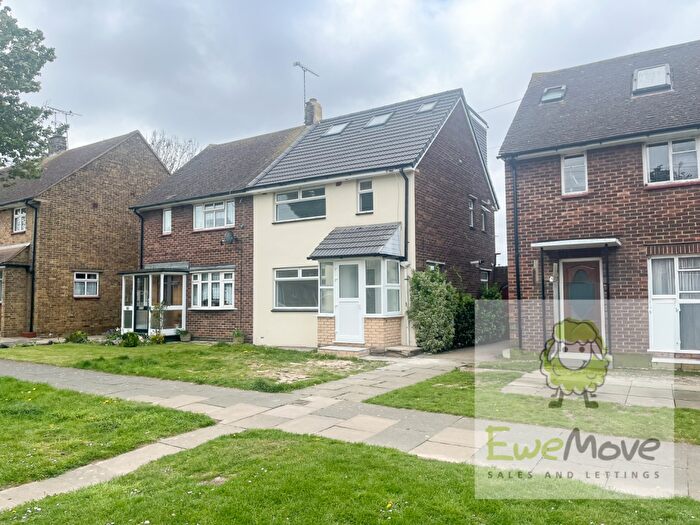 4 Bedroom Semi-Detached House To Rent In Norwich Avenue, Southend On Sea, Essex, SS2