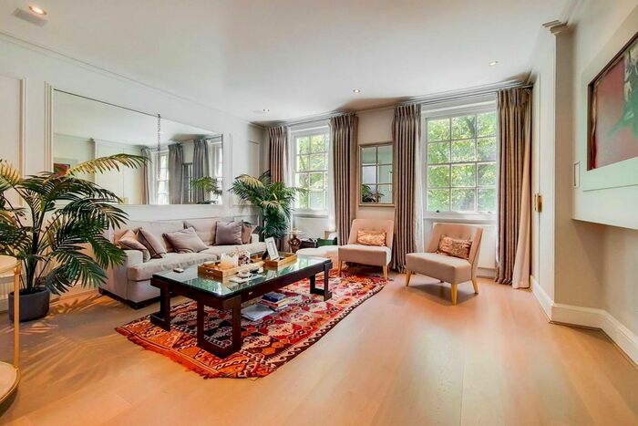 2 Bedroom Flat To Rent In Brompton Square, Knightsbridge, London, SW3