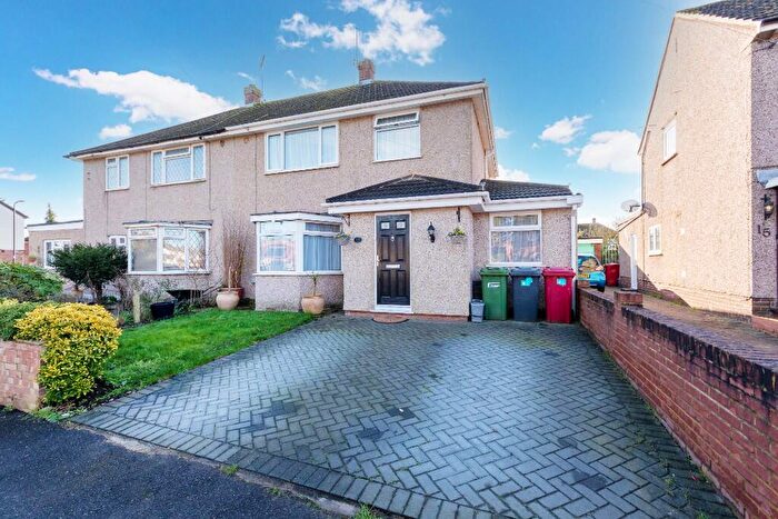 4 Bedroom Semi Detached House For Sale In Barnfield, Cippenham, SL1