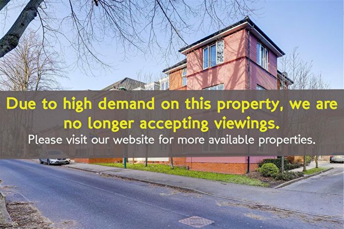 2 Bedroom Flat To Rent In Hamilton Road, Carrington, Nottinghamshire, NG5