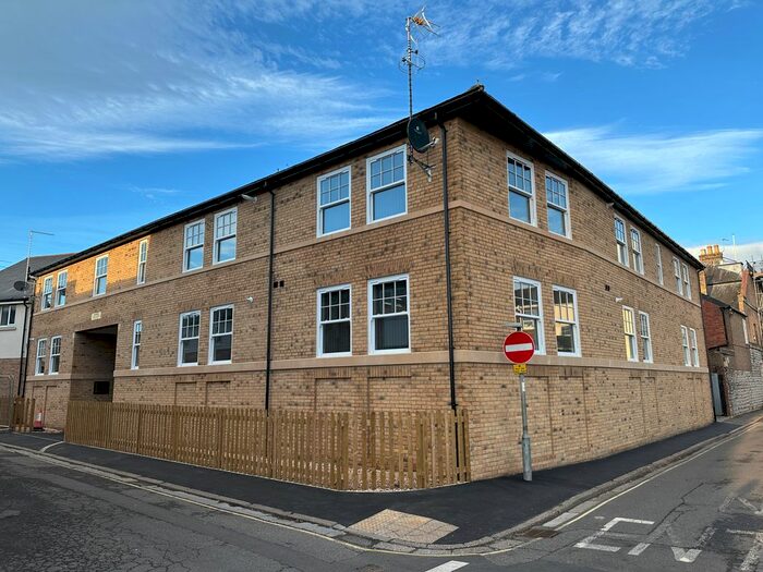 2 Bedroom Flat To Rent In Wood Street, Taunton, TA1