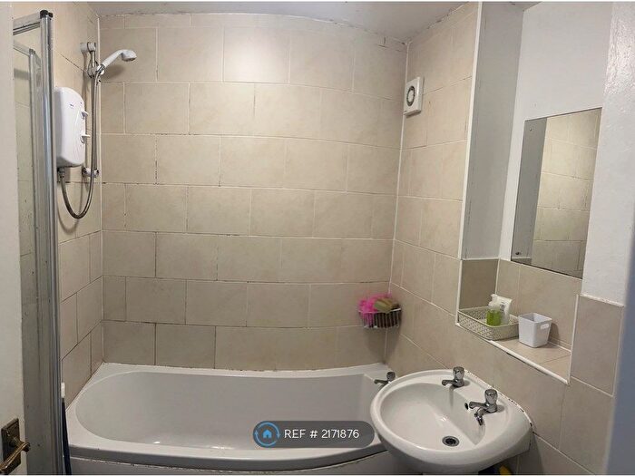 2 Bedroom Flat To Rent In Old Abbey Gardens, Birmingham, B17