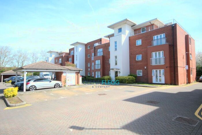 2 Bedroom Flat To Rent In Hawkes Close, Langley, SL3