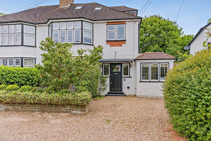 4 Bedroom Detached House For Sale In The Queensway, Chalfont St. Peter, Gerrards Cross, Buckinghamshire, SL9