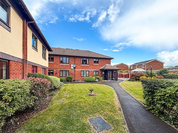 2 Bedroom Flat For Sale In Postern Close, Portchester, PO16