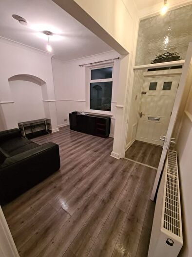 2 Bedroom End Of Terrace House To Rent In Plodder Lane, Bolton, BL4