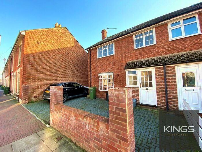 4 Bedroom Semi-Detached House To Rent In Jessie Road, Southsea, PO4