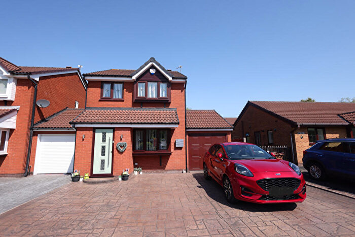 3 Bedroom Semi-Detached House For Sale In The Shires, Droylsden, M43