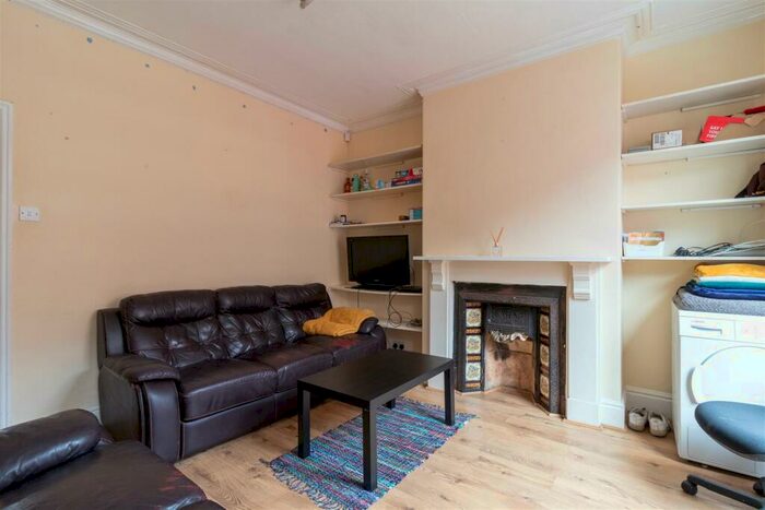 3 Bedroom House To Rent In Welton Place, Hyde Park, Leeds, LS6