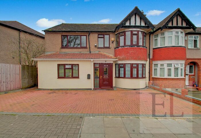 5 Bedroom End Of Terrace House To Rent In Kings Road, Harrow, Greater London, HA2