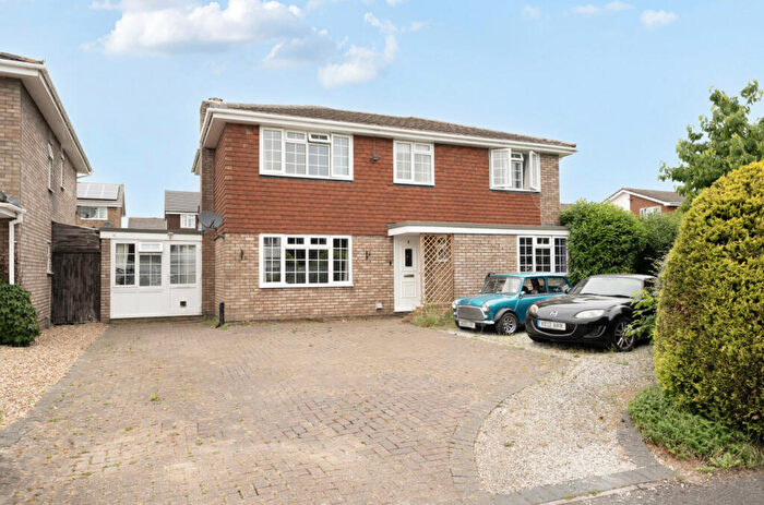5 Bedroom Detached House For Sale In Wey Close, Ash, Surrey, GU12