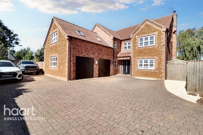 5 Bedroom Detached House For Sale In Lynn Road, East Winch, PE32