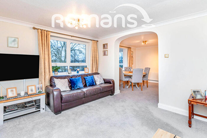 2 Bedroom Flat To Rent In Heathcote Court, Osborne Road, Windsor, SL4