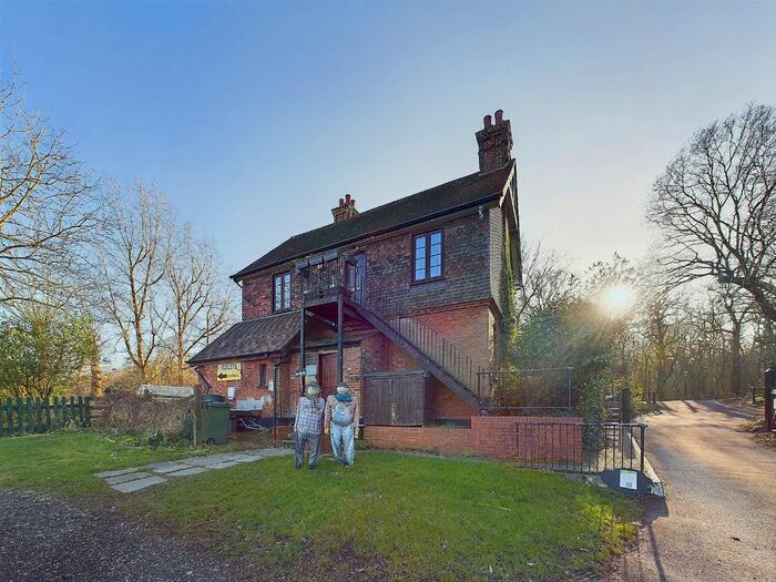 2 Bedroom Flat To Rent In Shooters Hill, Welling, Kent, DA16