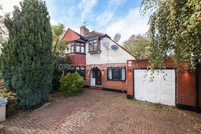 3 Bedroom Semi-Detached House For Sale In Beechcroft Avenue, New Malden, KT3
