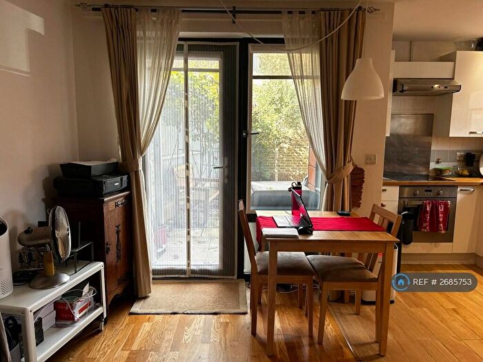 1 Bedroom Flat To Rent In Canary Wharf Area, London, E14