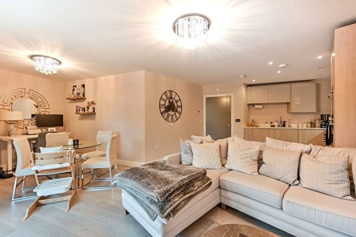 2 Bedroom Flat For Sale In St. Ives Road, Maidenhead, SL6