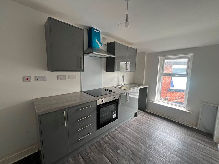 2 Bedroom Flat To Rent In Meadow Street, Hyde, SK14