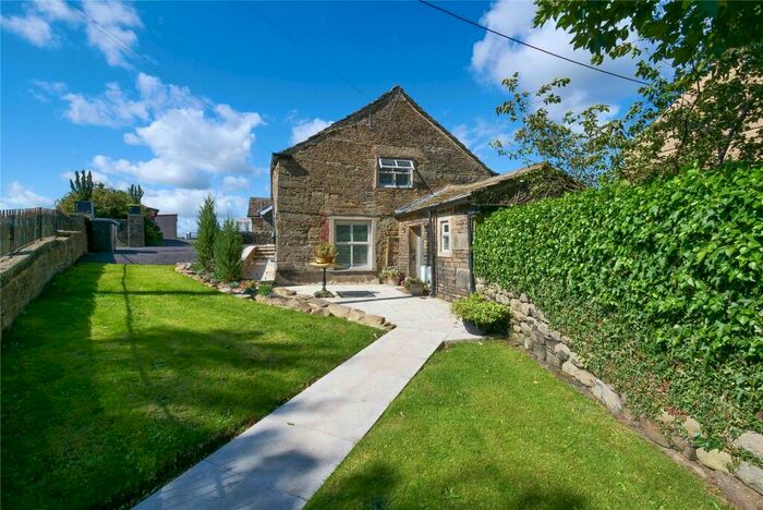 3 Bedroom Detached House For Sale In Heights Lane, Eldwick, West Yorkshire, BD16