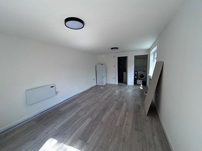 Studio To Rent In Cheviot Road, Luton, LU3