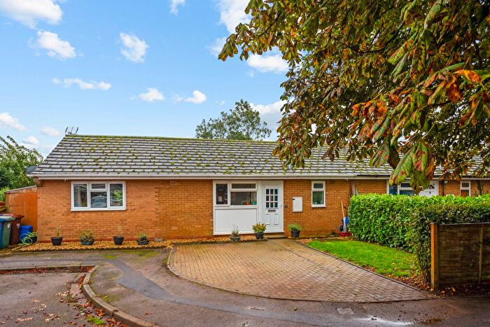 2 Bedroom Bungalow For Sale In Chelmscote Row, Upper Wardington, OX17