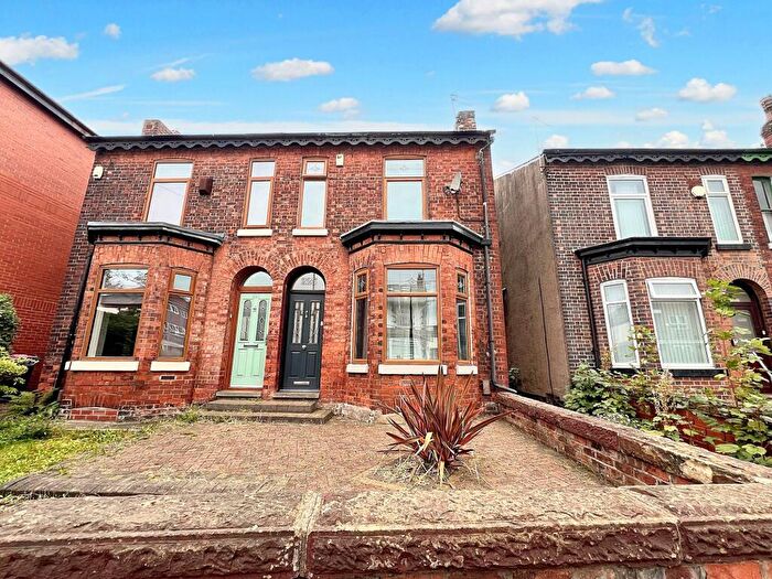 3 Bedroom Semi-Detached House For Sale In Worsley Road, Eccles, M30