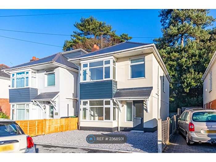 3 Bedroom Detached House To Rent In Fitzmaurice Road, Christchurch, BH23