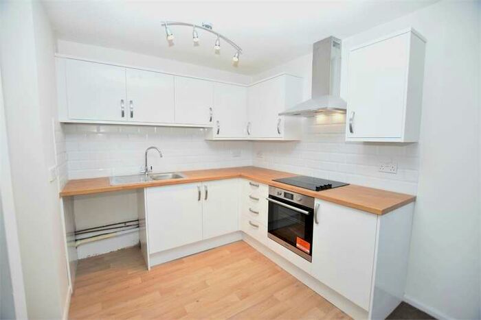 Flat To Rent In North Street, Nailsea, Bristol, Somerset, BS48